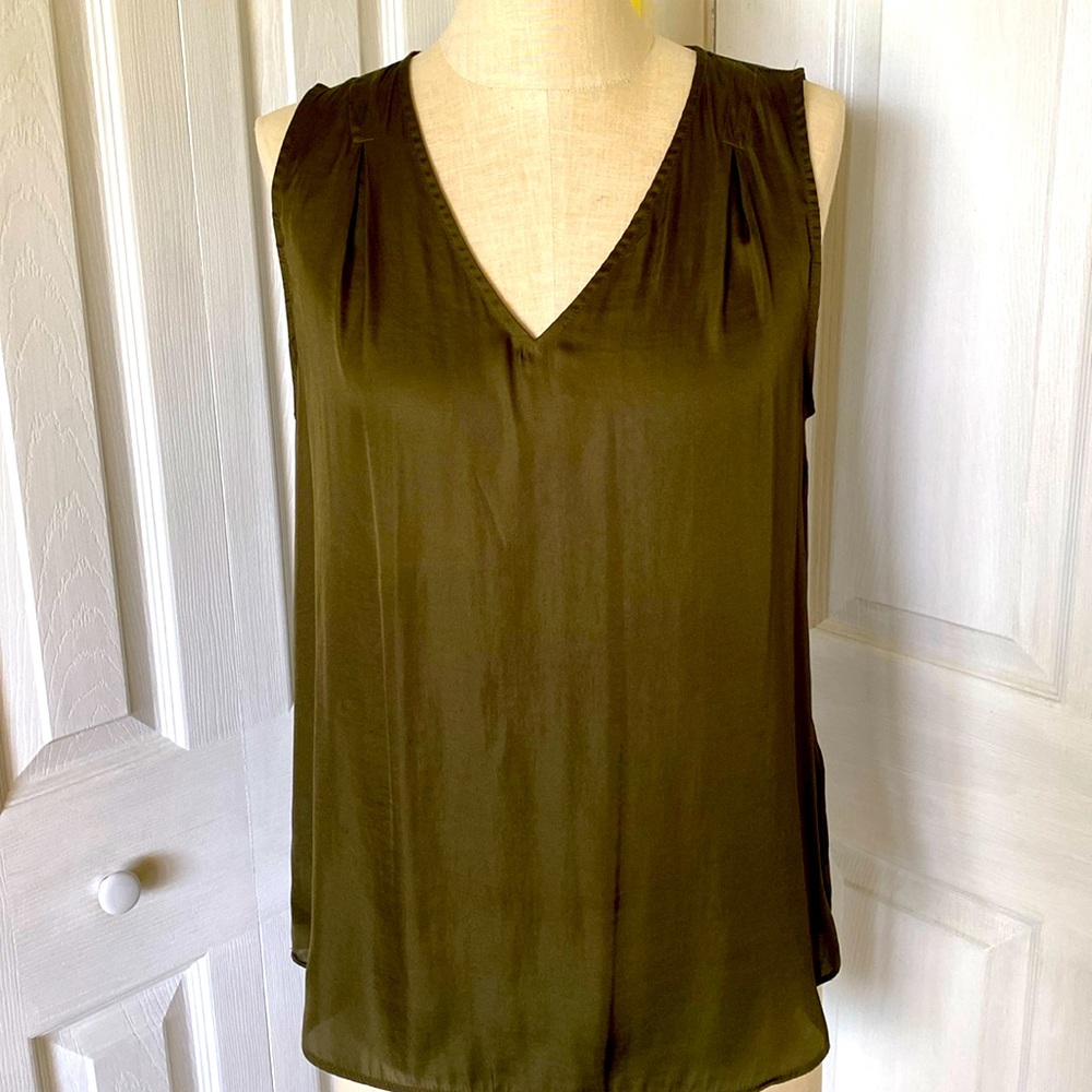 Banana Republic satiny cami size M